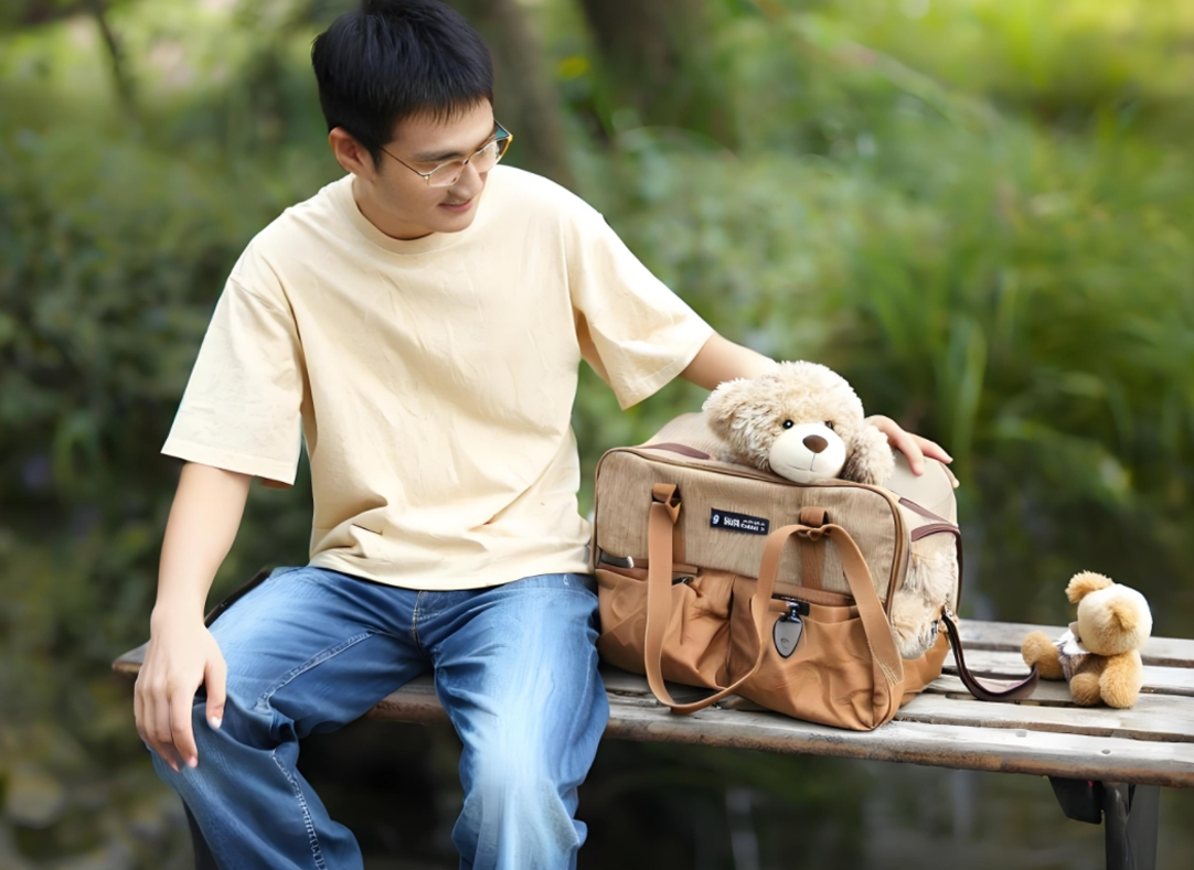 Pet bag: a fashionable and safe choice for pet travel